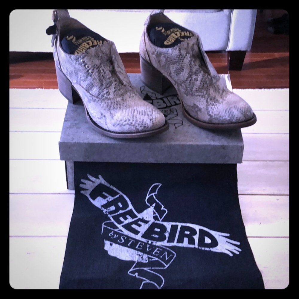 Sadie Bootie Size 9 Snake